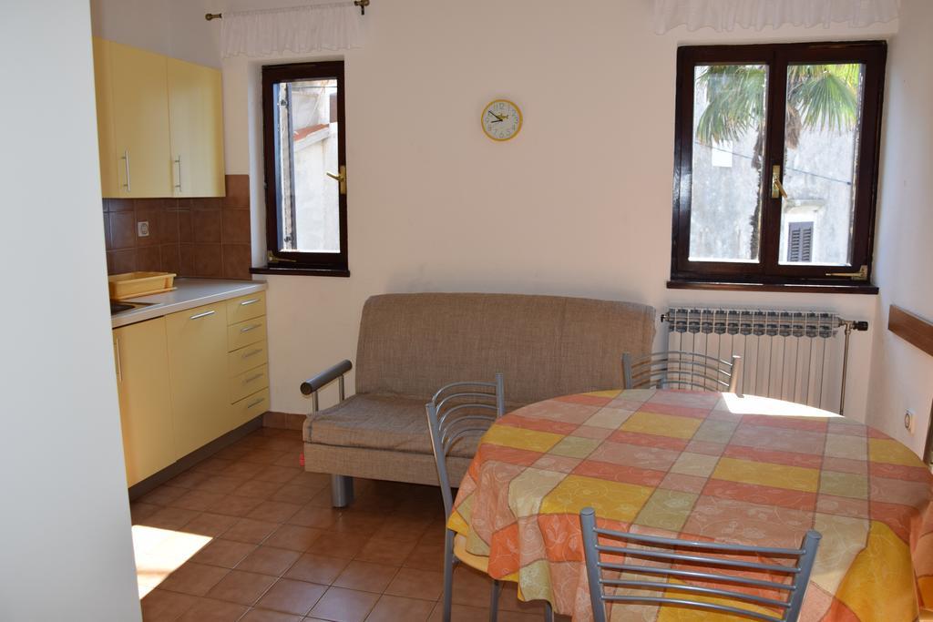 Apartment Marija With Terrace Brseč Habitación foto
